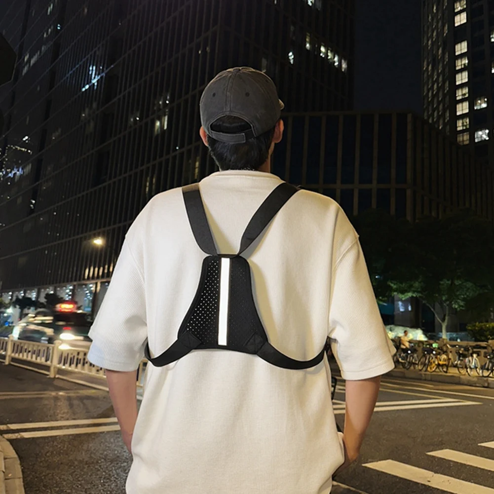 

Sports Chest Bag Lightweight Front Chest Pack Water Resistant Running Vest Bag with Reflective Strip for Running Camping