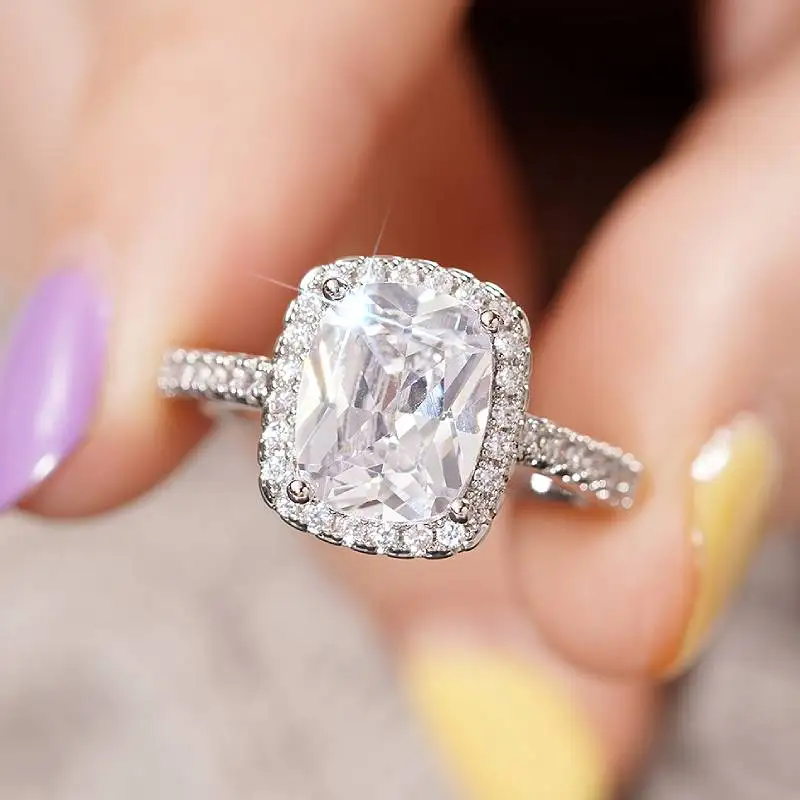 Huitan Charmanter Damenring mit eingelegtem funkelndem Zirkonia, schlichtes Design, schickes Fingerzubehör, trendiger Schmuck für Party, Hochzeit