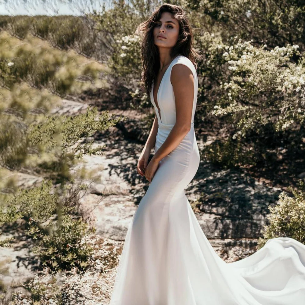 Vestidos de casamento sem mangas com decote em v, personalizado, crepe macio, fenda frontal, simples, branco, cabido, costas abertas, vestidos de noiva longos