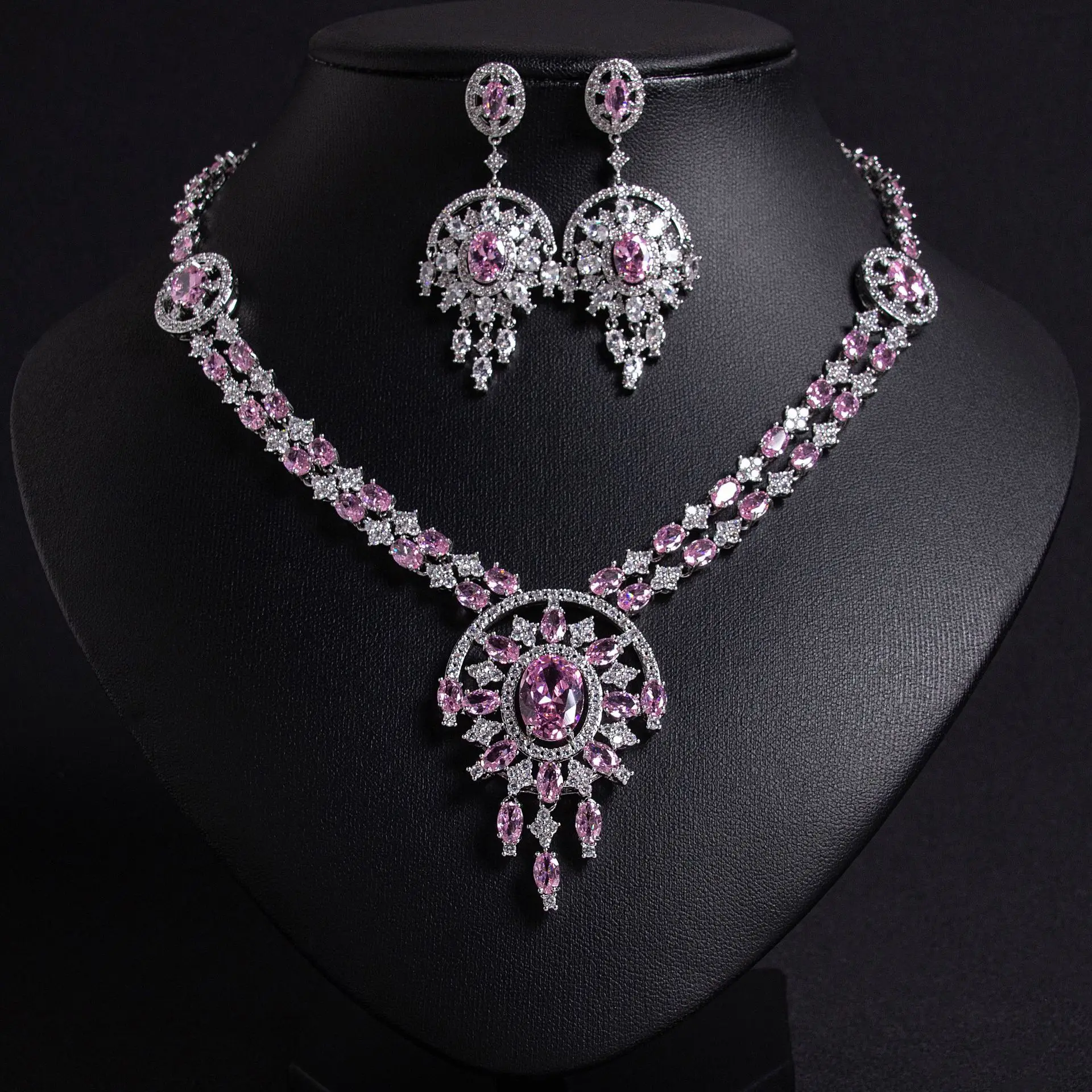 

Cross-border new water drop tassel necklace earrings jewelry long light luxury banquet dress jewelry accessories