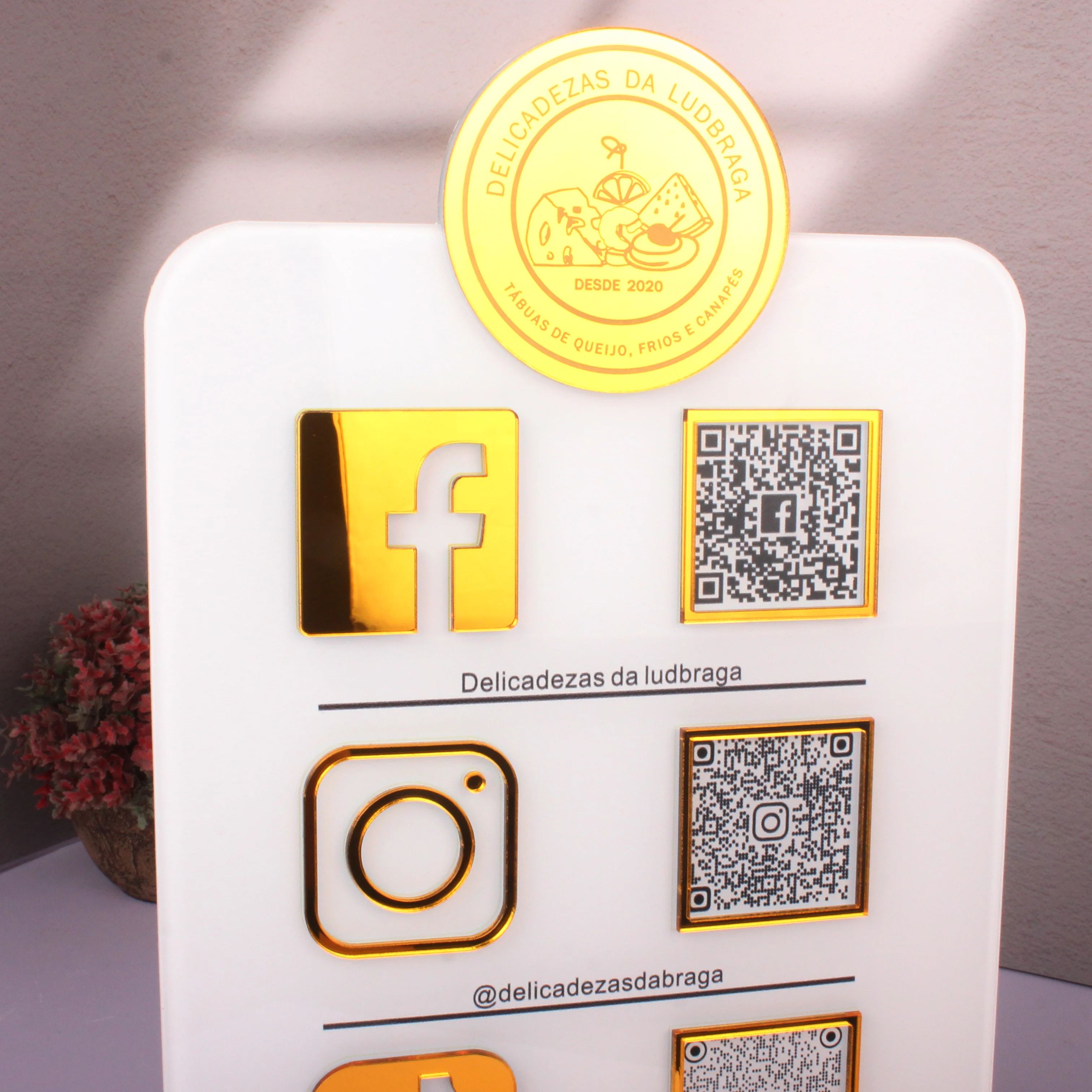 Customize LOGO Acrylic QR Code Social Media Sign With Acrylic Base Personalized Logo Multi QR Code For Google Review