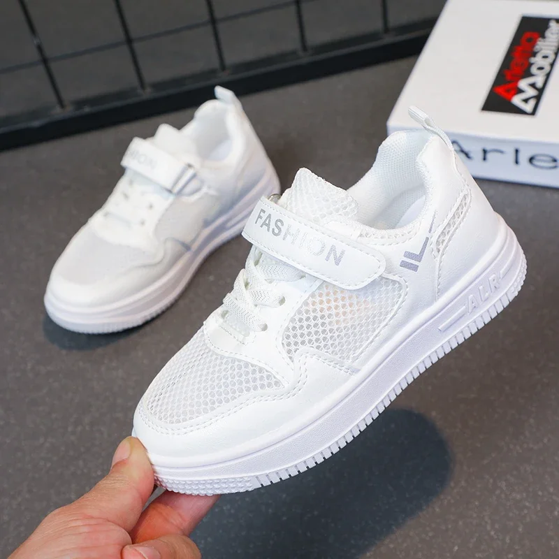 

2024, весенняя новая детская модная мягкая белая спортивная обувь для мальчиков, студенческие легкие кроссовки на шнуровке в корейском стиле для девочек, универсальные