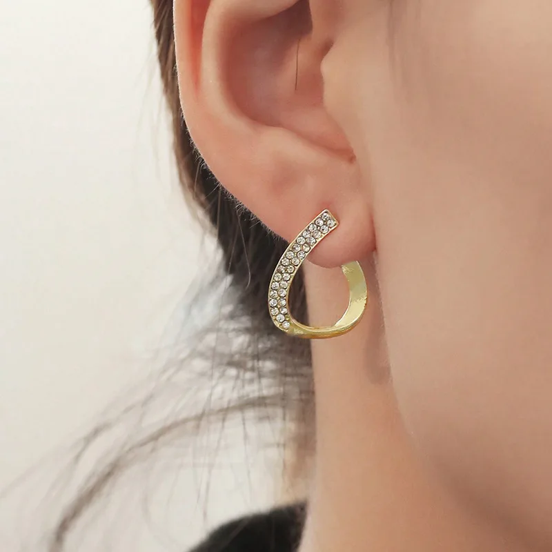 Personality Water Droplet Dangle Earrings for Women Golden Color Rhinestones Metal Drop Earrings Punk Party Jewelry