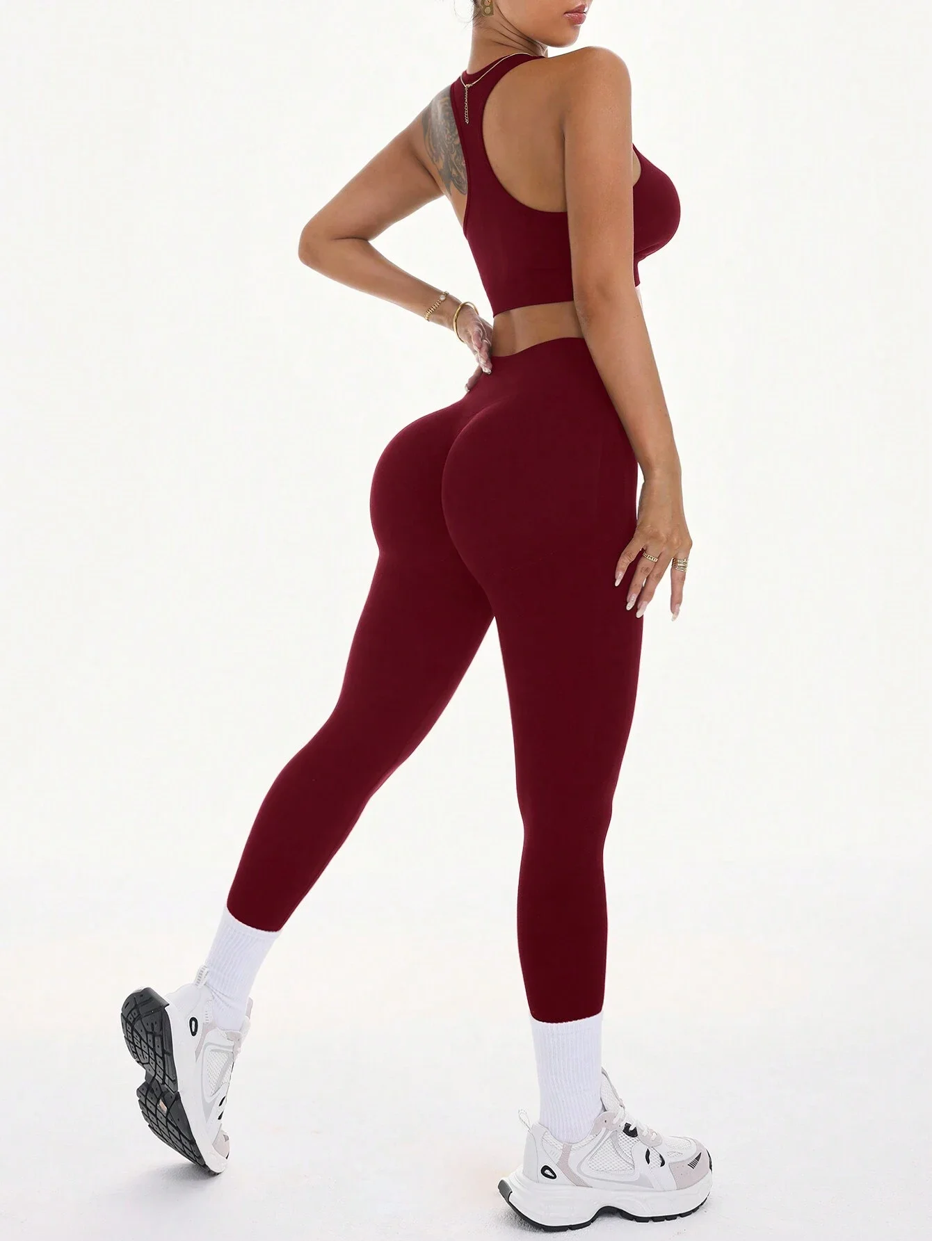 

Женский спортивный комплект: топ-камизоль и леггинсы с высокой талией для тренировок в спортзале