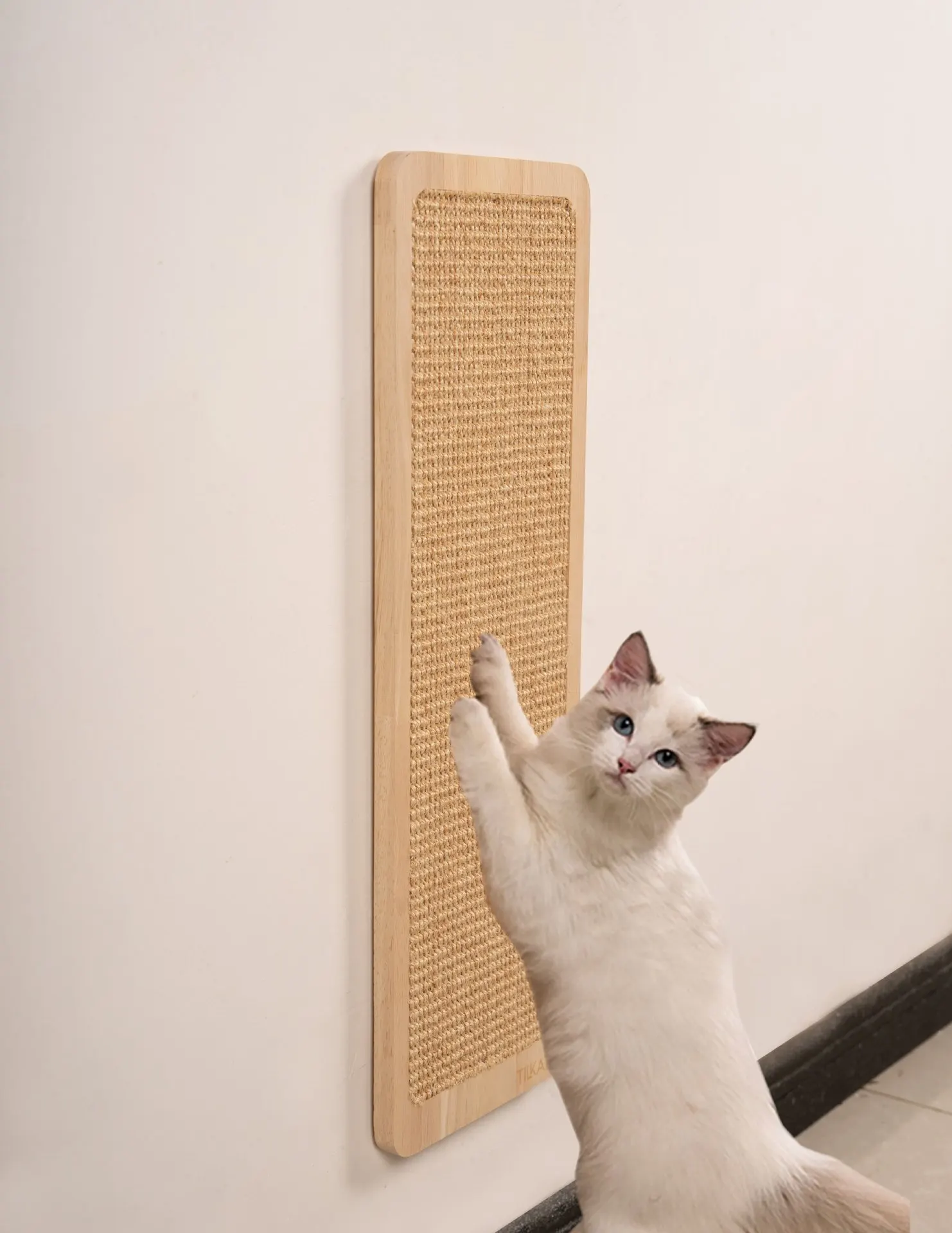 Pet Items Kit Sofa Protector The Cat Scratched The Board Hang A Wall Wear Resistant To Chips Suitable for Big Cats Solid Wood