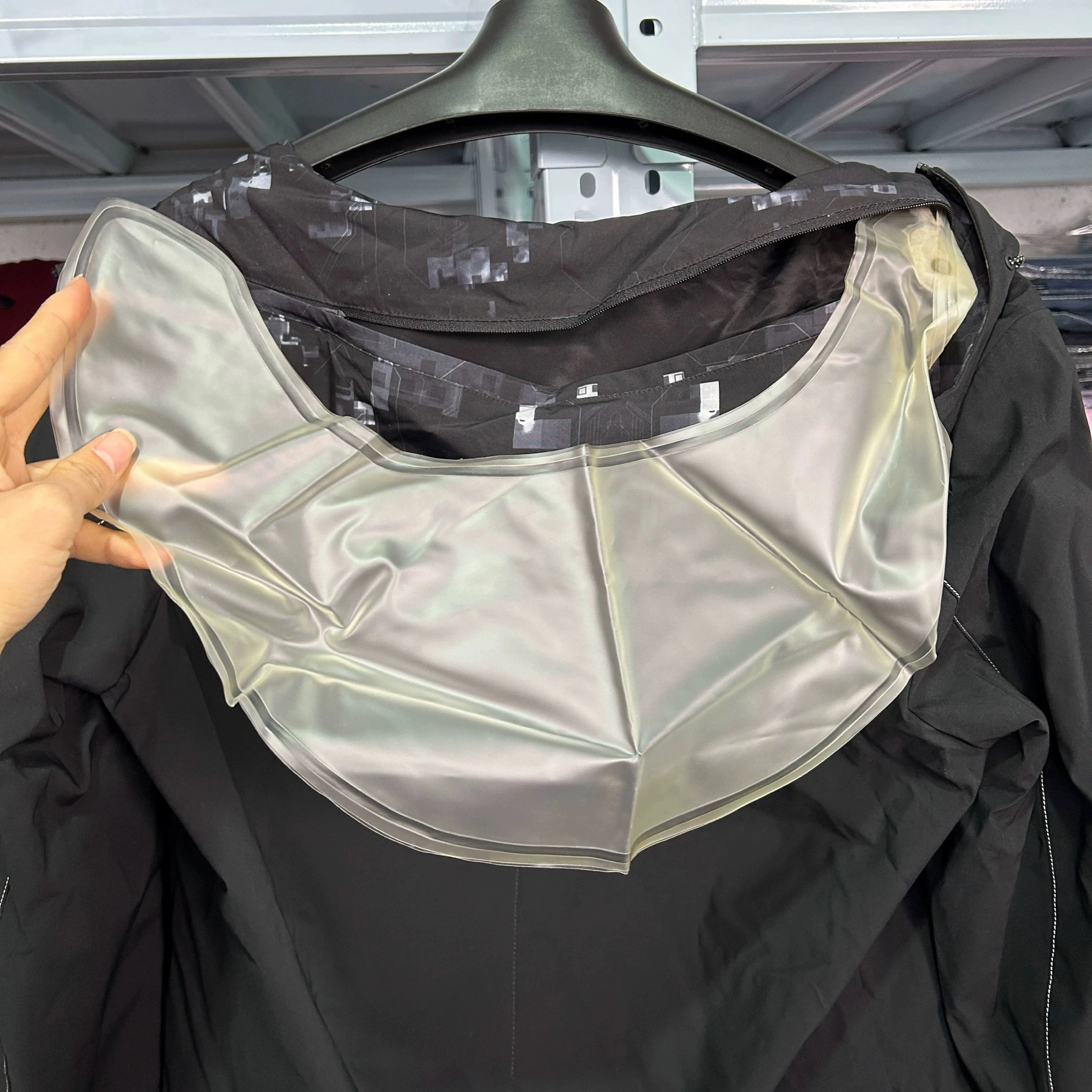 

Повседневная ветровка с капюшоном Jaet Bla и одностороннее мужское пальто с цветочным принтом Stand Fit Long Sve Faion Urban Sle