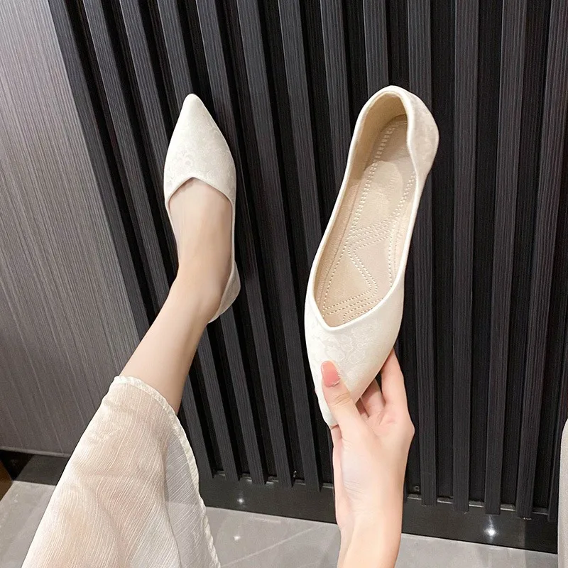 Elegant Pointed-Toe Flat Shoes with Jacquard Pattern, Shallow-Cut Pumps, Versatile Women's Shoes for Daily Commuting and Dating