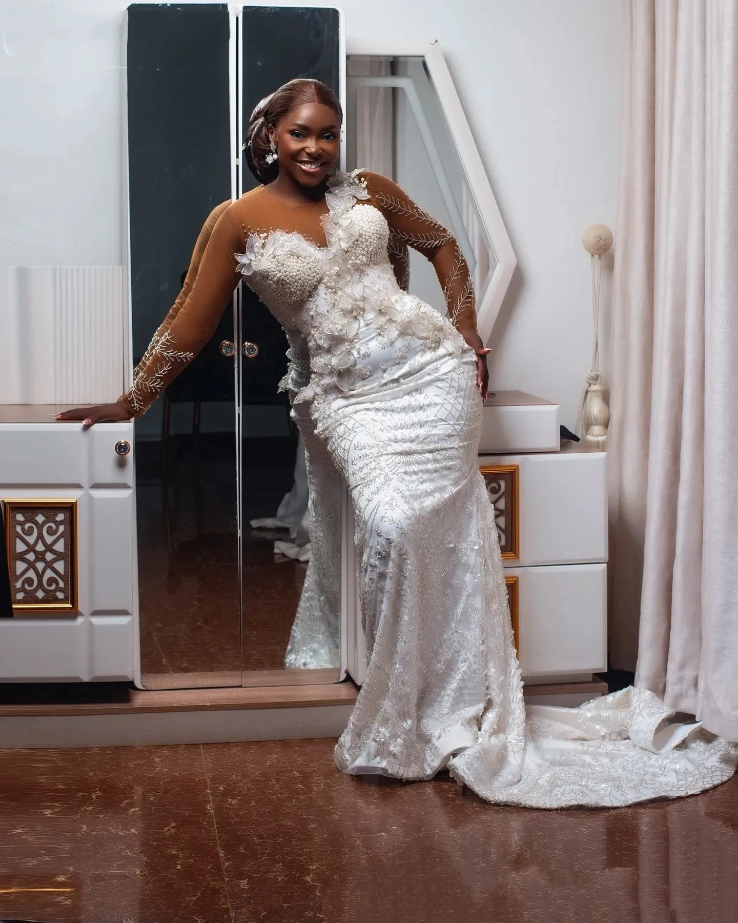 Luxurious Mermaid Lace Pearl Pearl Women's Wedding Dress Sexy Transparent Collar Detachable African Bridal Dress Customized