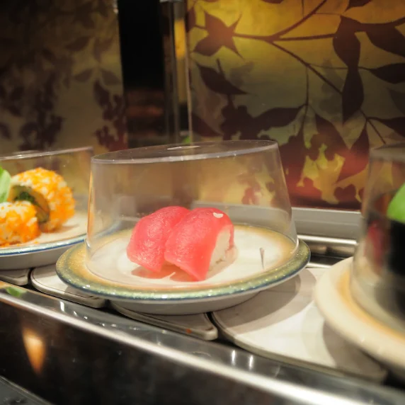 สายพานลำเลียงซูชิแบบคลาสสิกที่มีประสิทธิภาพสำหรับร้านซูชิและร้านชาบู