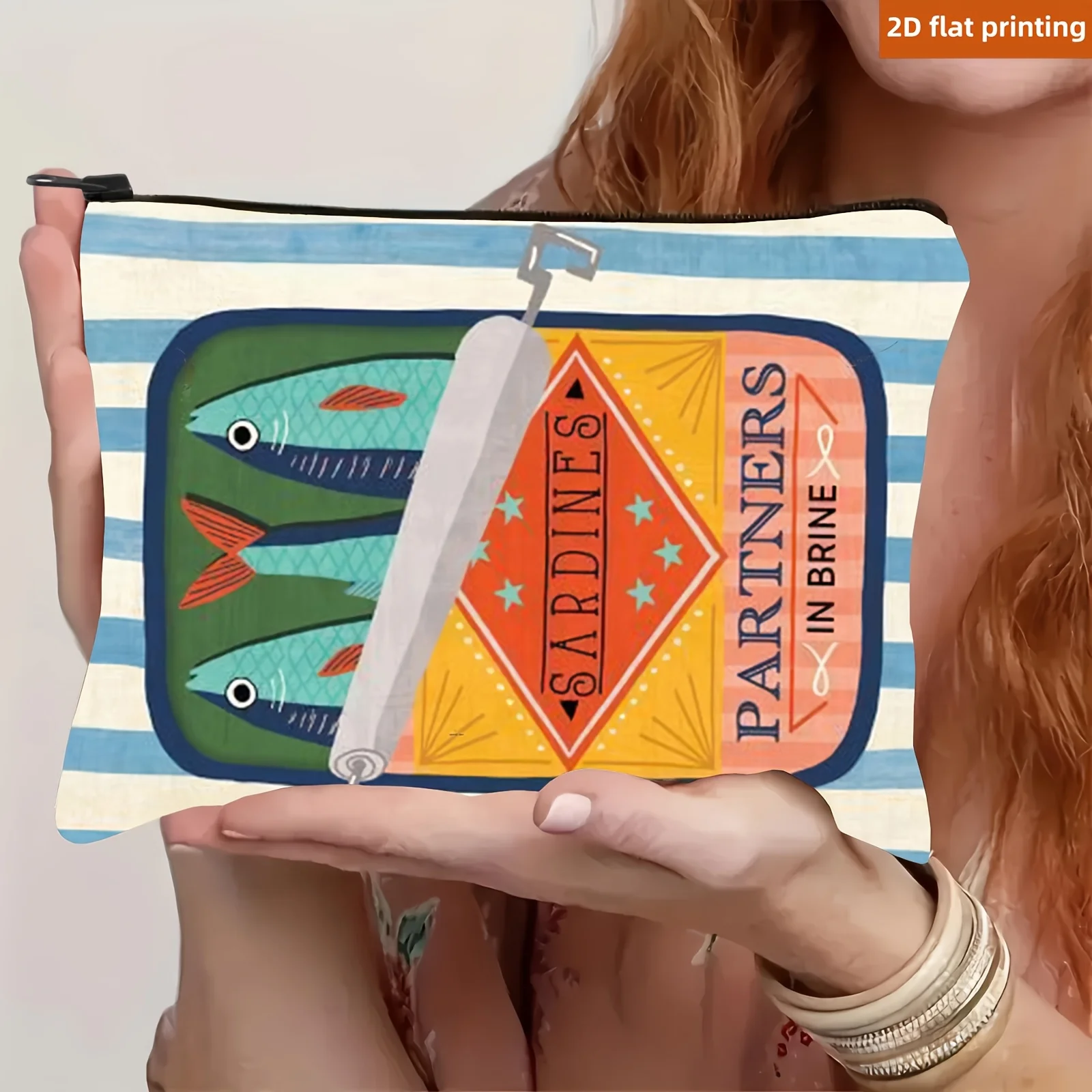 

Косметичка с рисунком Sardine Partners — бежевая, складная и легкая льняная дорожная сумка с застежкой-молнией