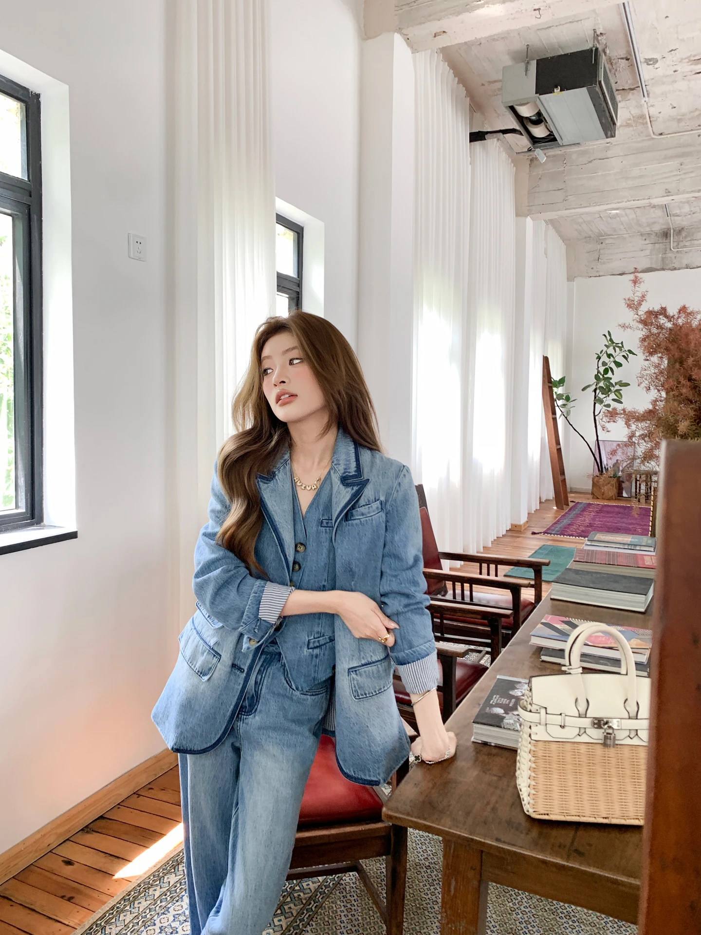 

Джинсовый комплект премиум-класса, женский осенний тюнет, жилет, длинные брюки, комплект из футболки, модный наряд 2025 года, хлопковая повседневная одежда с высокой талией