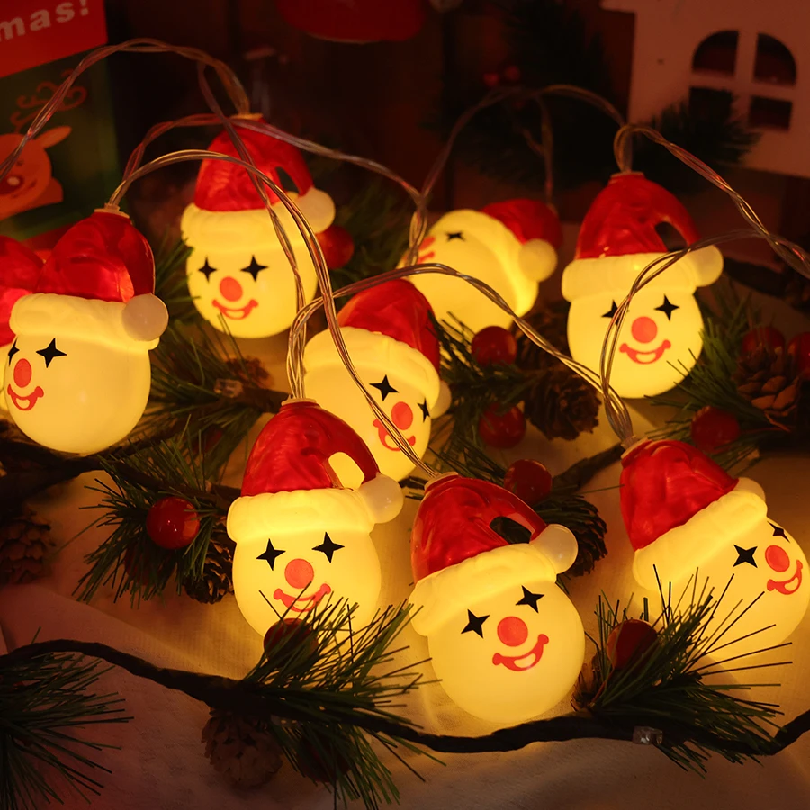 Weihnachtsdekorationslichter, Lichterketten, Weihnachtsmützen, Clownatmosphäre, bunte Lichter, Layout für Ladenszene, Hängeleuchte