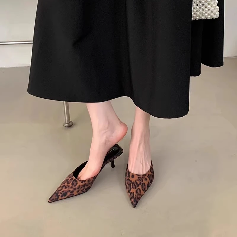 2025 المألوف تنوعا ربيع جديد ليوبارد طباعة شبشب نسائي أشار تو رقيقة منخفضة الكعب صندل أحذية السيدات Жensarska schoimpin #4