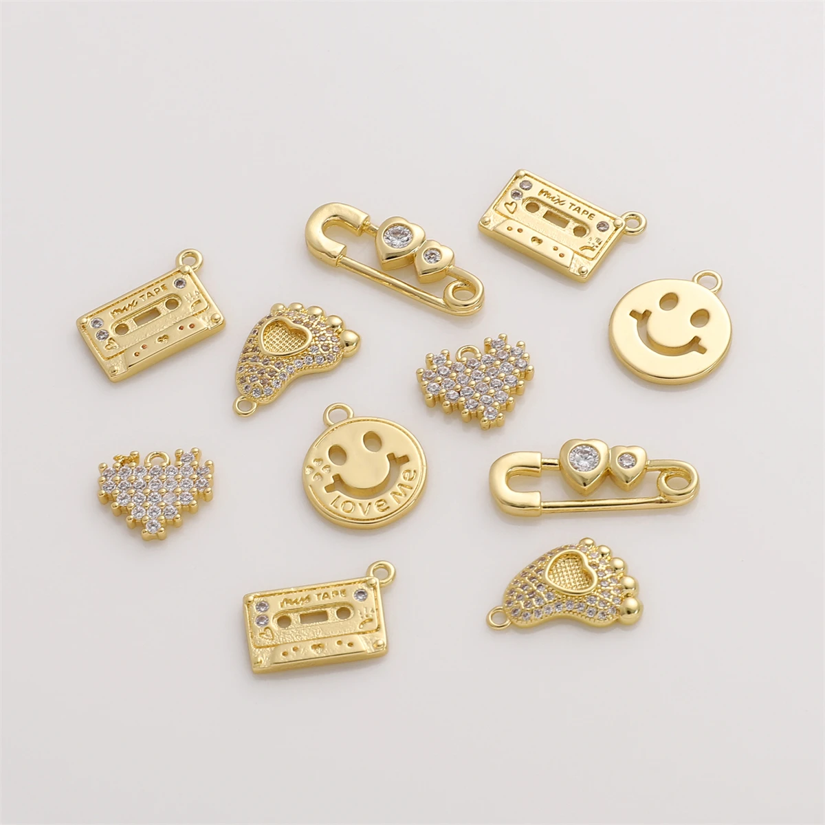 1Pc 14K Gold Plated Brass with Zircon Cute Heart Magnetic Tape Foot Pin Charms Pendants for Necklace Earring Bracelet Making