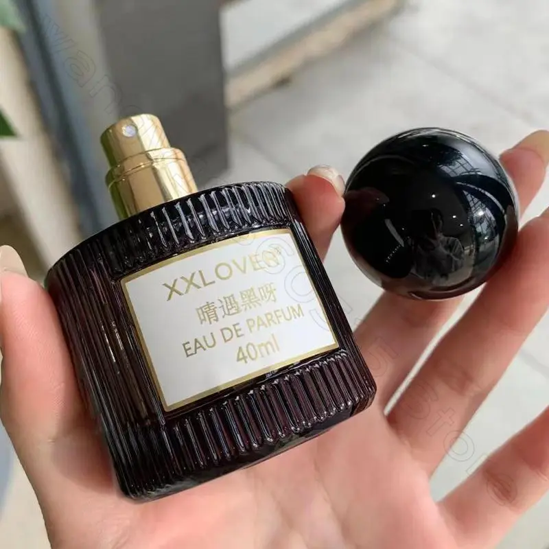 Charmante Vaporisateur de sexuellement pour le Corps, sexuellement de Paris, sexuellement Longue Durée, Frais et Élégant, sexuellement observateur, Couvre les Odeurs, Coffret Cadeau, 40ml