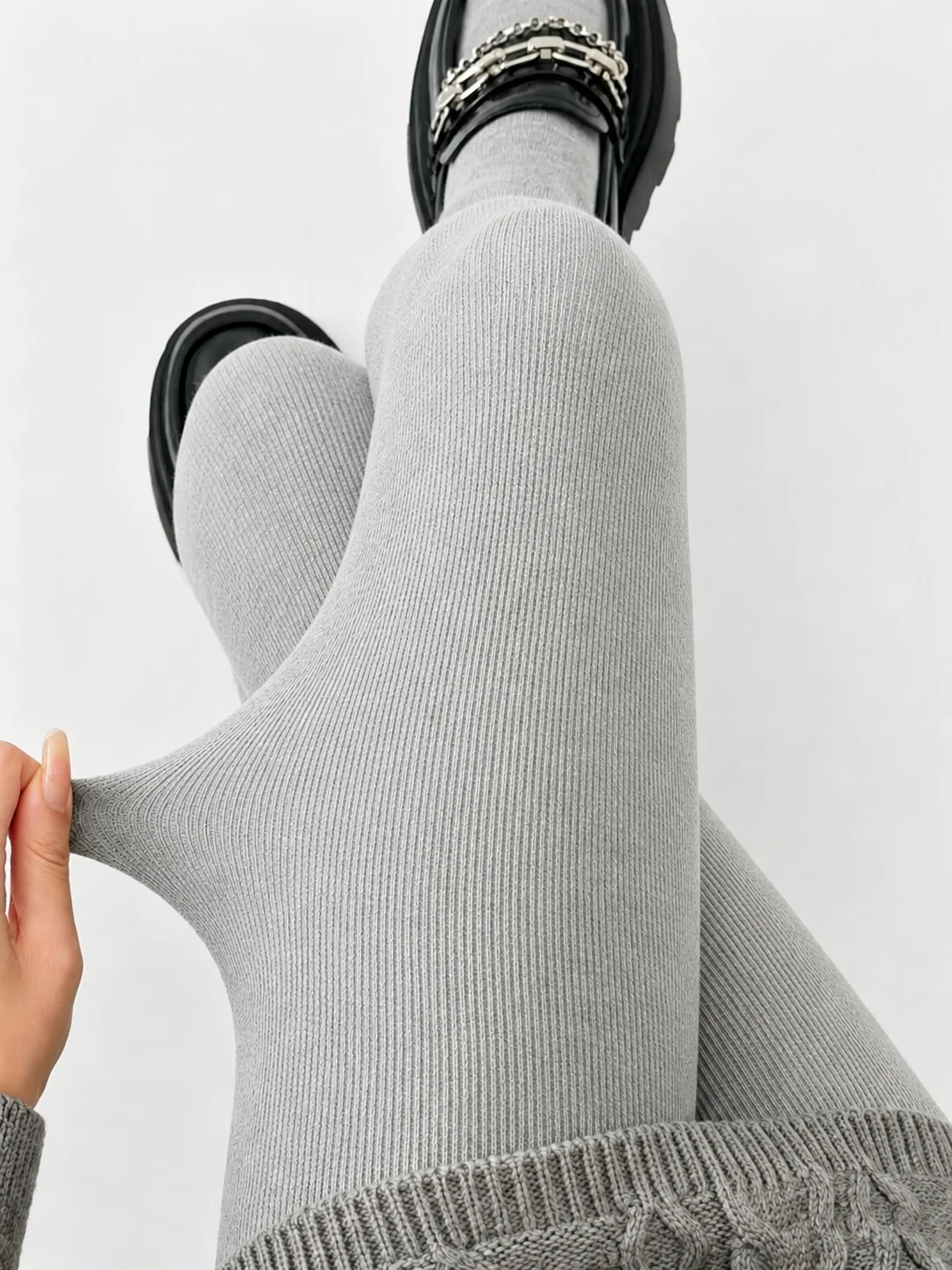 Vertikal gestreifte Damen-Oberbekleidung, thermoelastische, schmal geschnittene, gerippte Knöchelhose – Detail 8