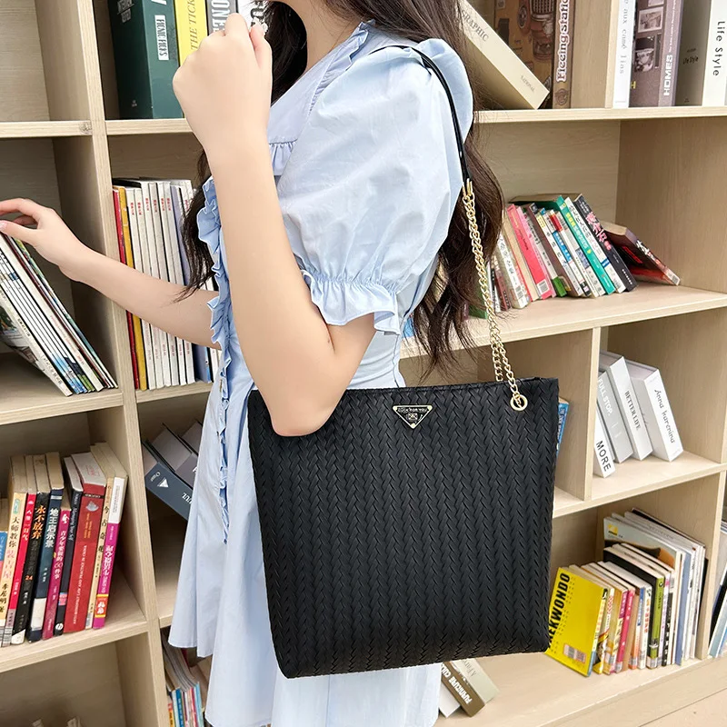 

Fashion Forward Handbag for Women Contemporary Design Crossbody Shoulder Bag for Style Statement