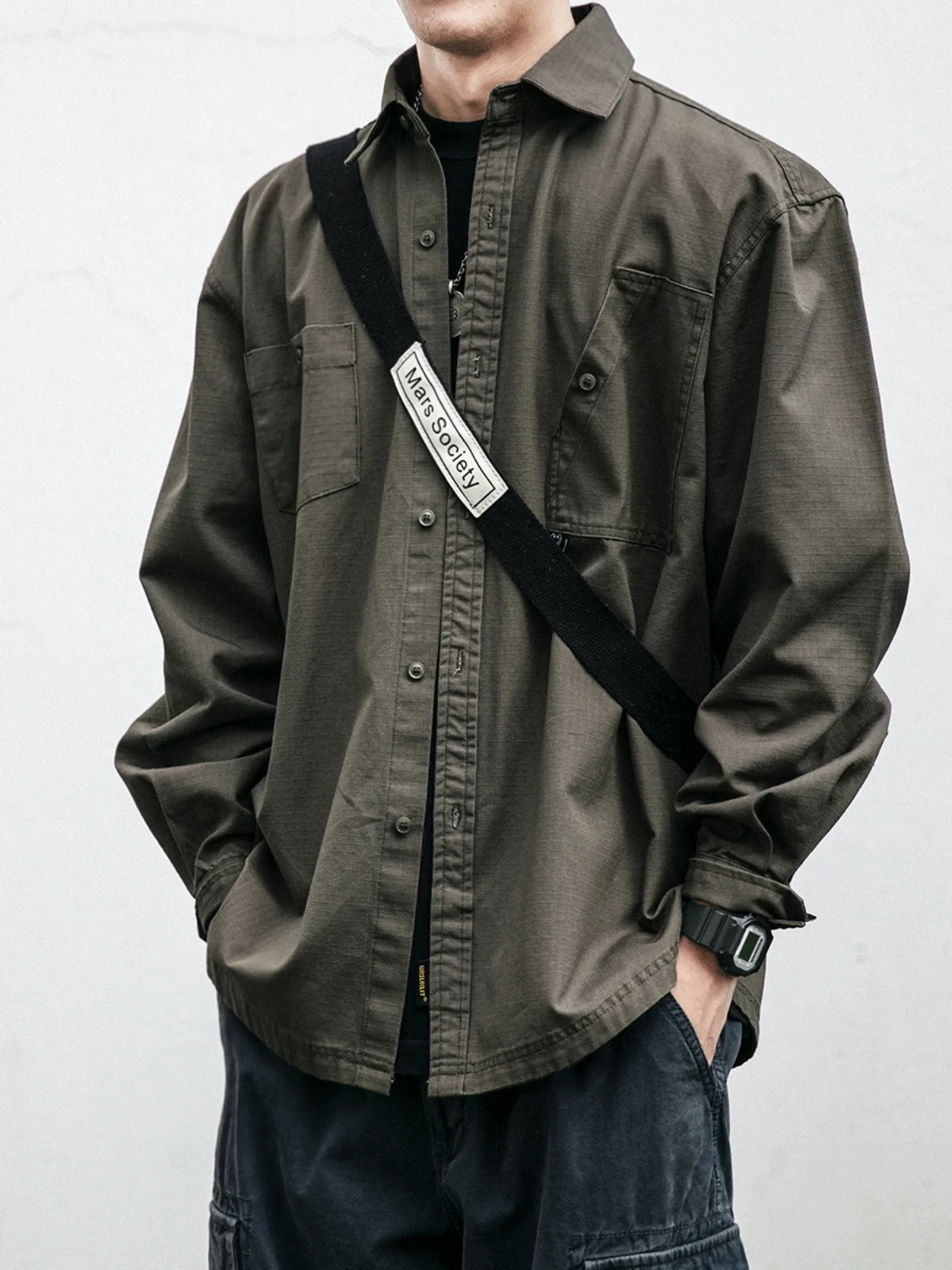 

Мужская повседневная свободная рабочая одежда в американском стиле, новая весенне-осенняя молодежная модная универсальная верхняя одежда, длинная рубашка на пуговицах