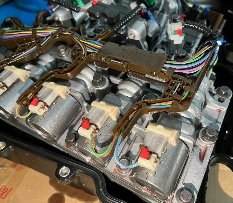 8F24 8F35 8 سرعات أجزاء ناقل الحركة الأوتوماتيكي صمام الجسم الجمعية لفورد إسكيب إيدج