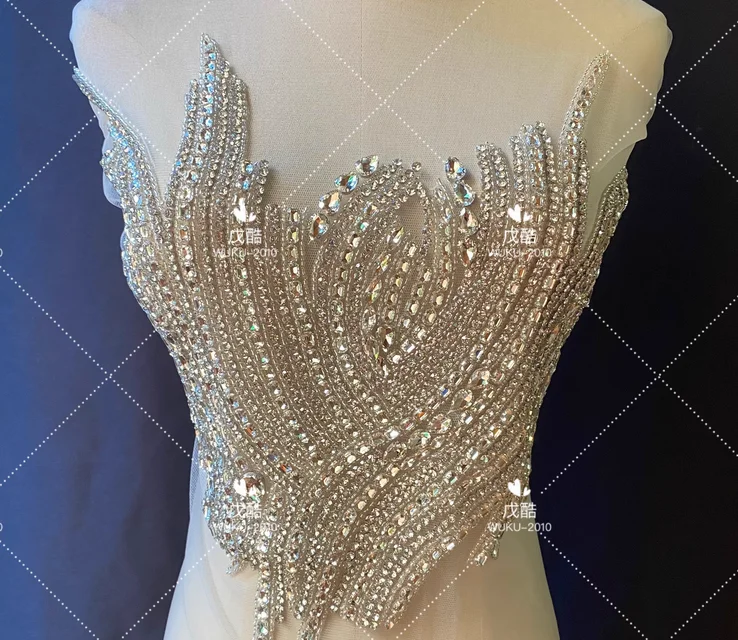 

Hand-embroidered bead patch hand-sewn diamond bright beads luxury diamond wedding dress decorative accessories.