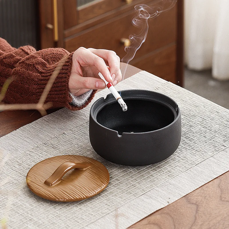 

Ceramic Large Ashtray with Lid Anti-flying Dust Personalized Fashionable Household Living Room Office Retro Large Ashtray