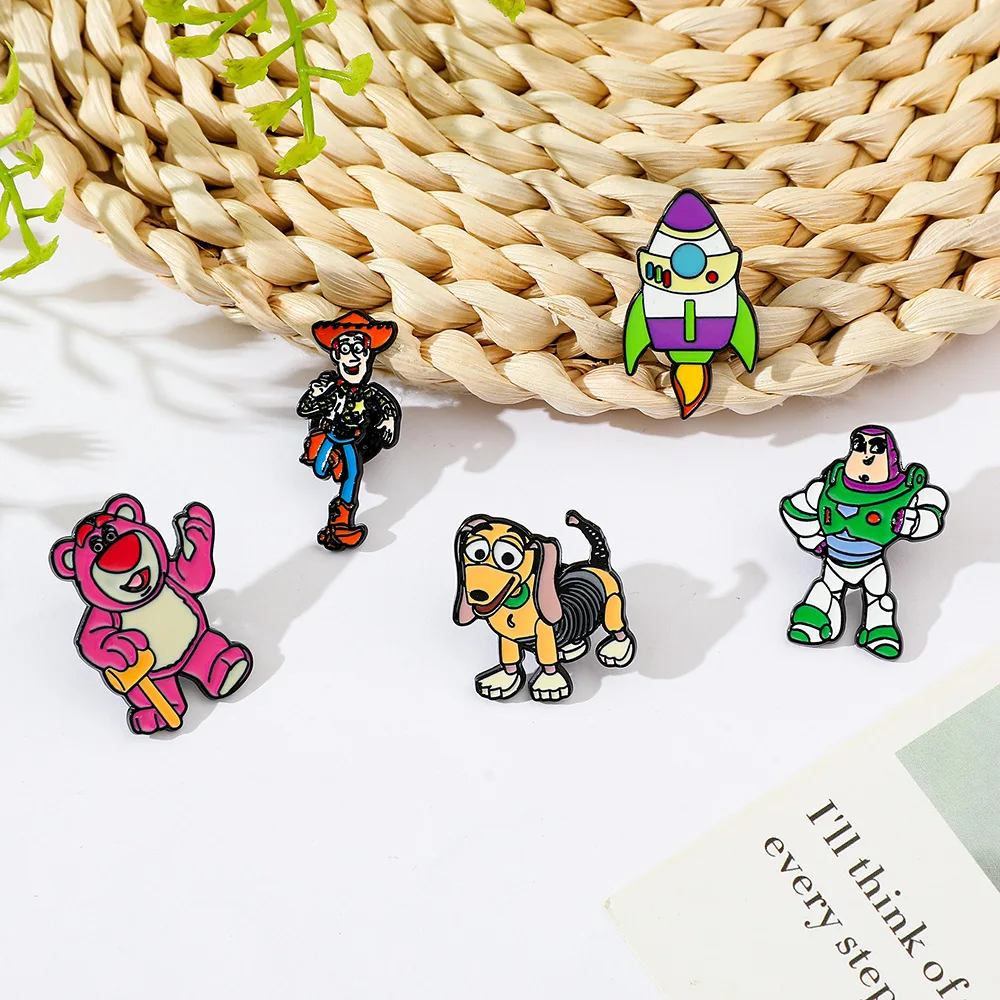 ديزني توي ستوري لوسو سلينكي الطنانة دبوس معدني مجموعة سبيكة بروش الكرتون هدية لمحبي الرسوم المتحركة جامعي الأزياء والمجوهرات