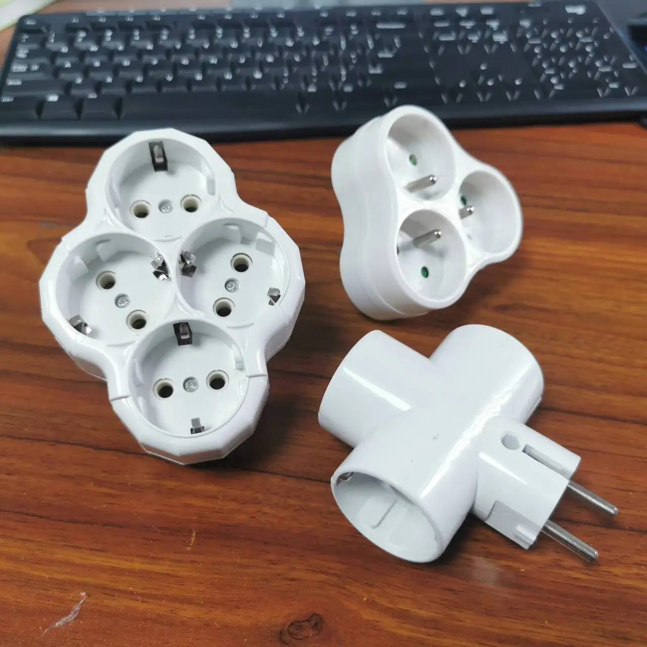 1 Pcs 16A MAX 250V 3600W Conversion Socket Wall Socket European Socket Power Supplies AC / DC Adapters Conversion Socket