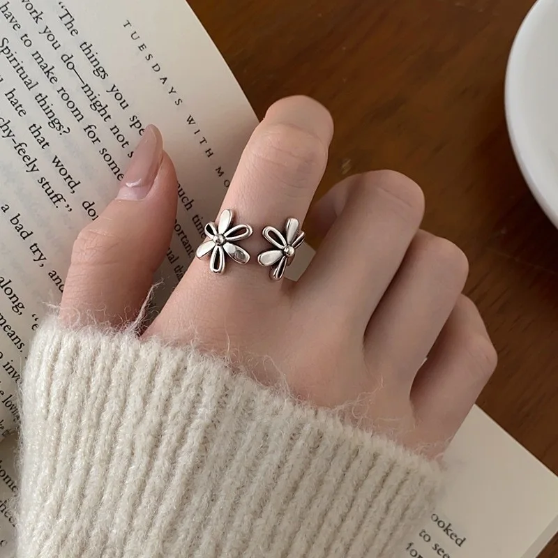

Vintage Distressed Hollow Flower Open Ring Women's Fashionable Unique Adjustable Finger Rings Elegant Trendy Accessory