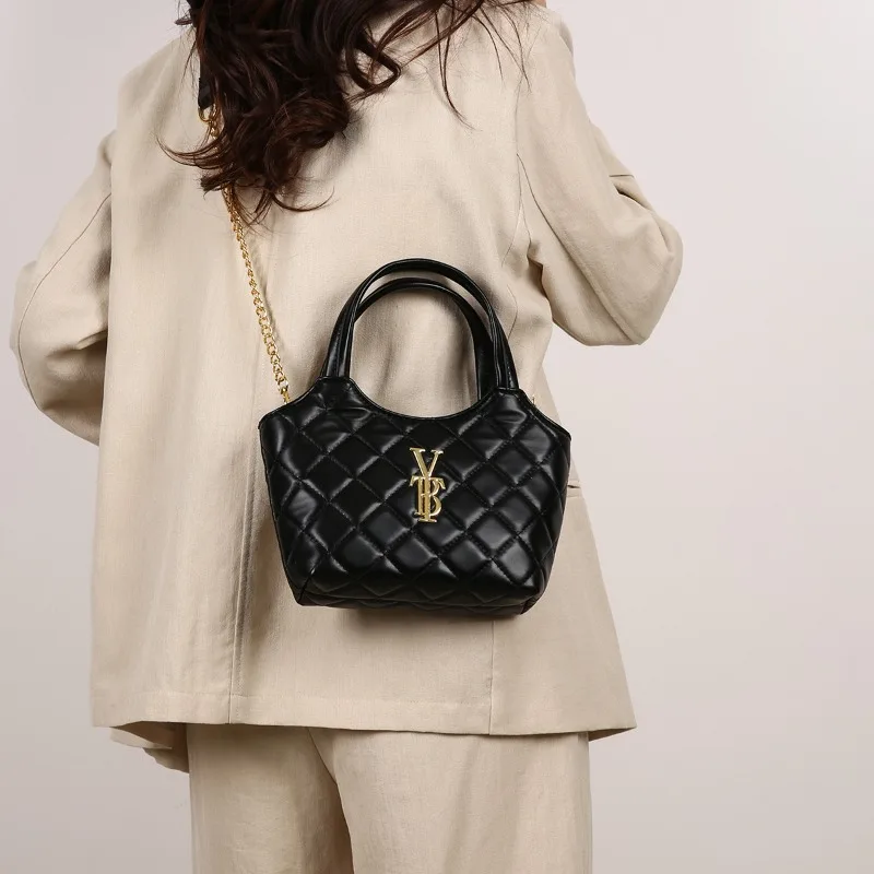 

Элегантная кожаная сумка классическая для женщин с уникальным винтажным винтажным рисунком и модной деталью логотипа