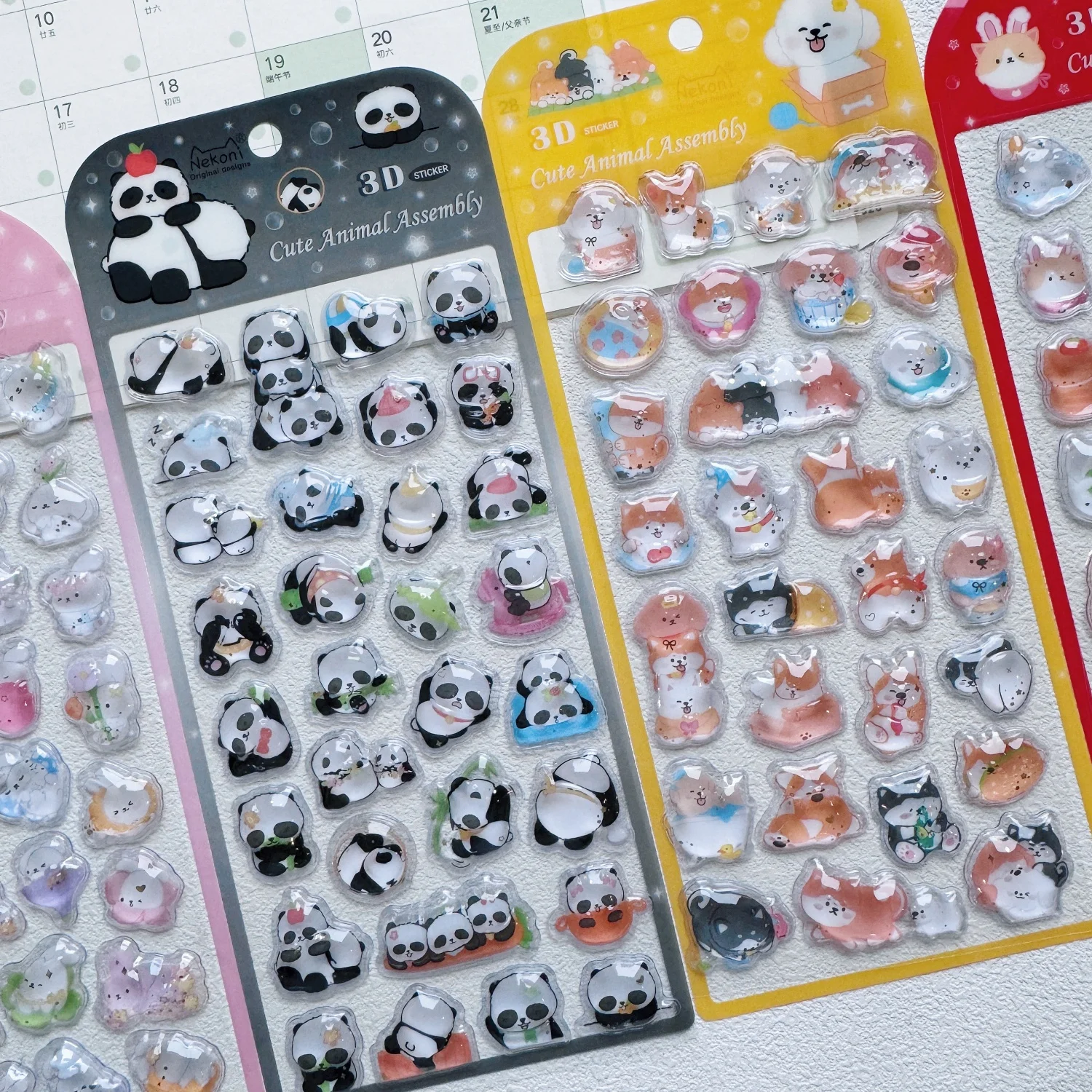 NEKONI Frecher Panda Cartoon Kristall 3D Relief Aufkleber Scrapbooking DIY Journal Schreibwaren Aufkleber Deko Schulbedarf Geschenk