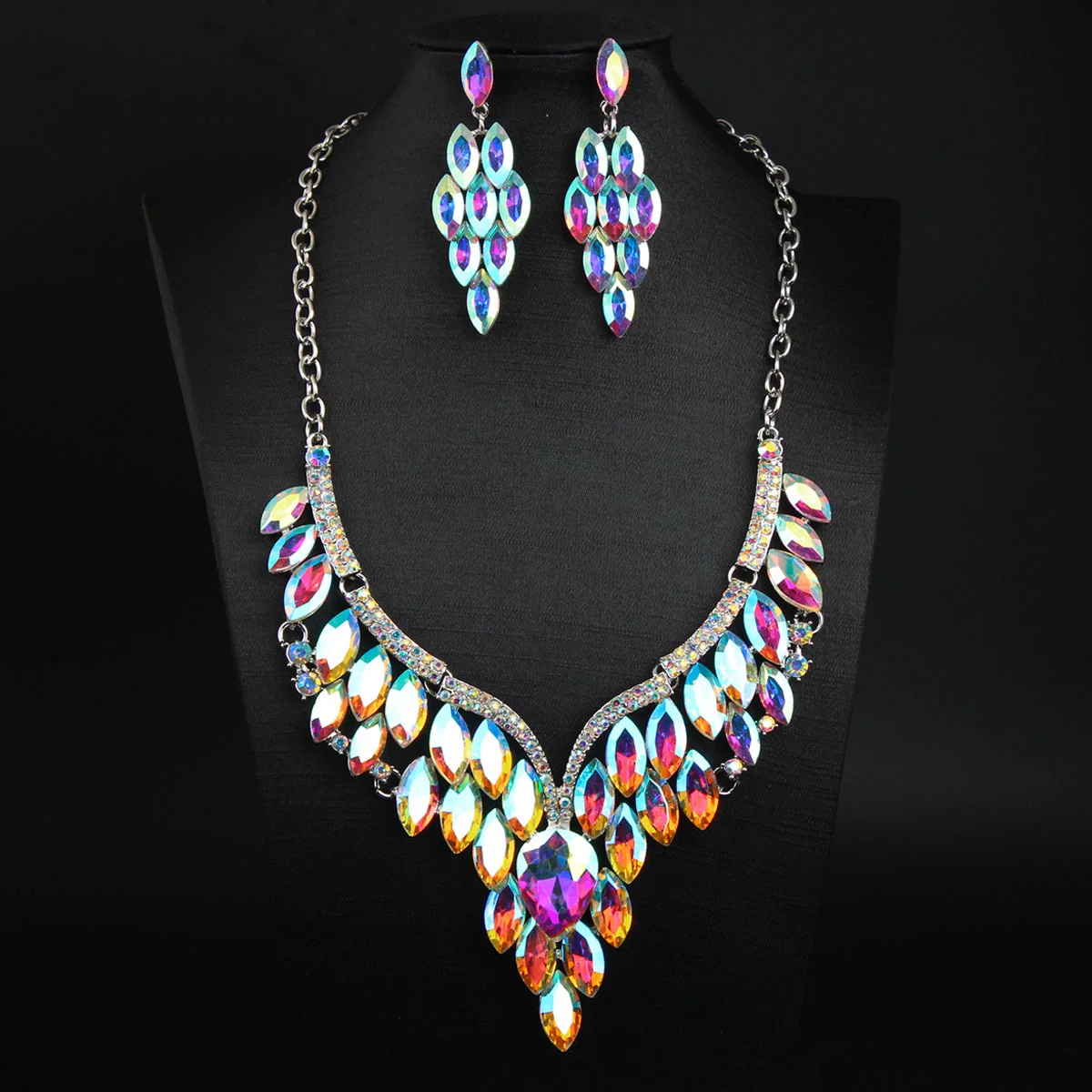 

New crystal glass pendant necklace and earring set. Formal wedding dress brides' accessories. Wife's gift.