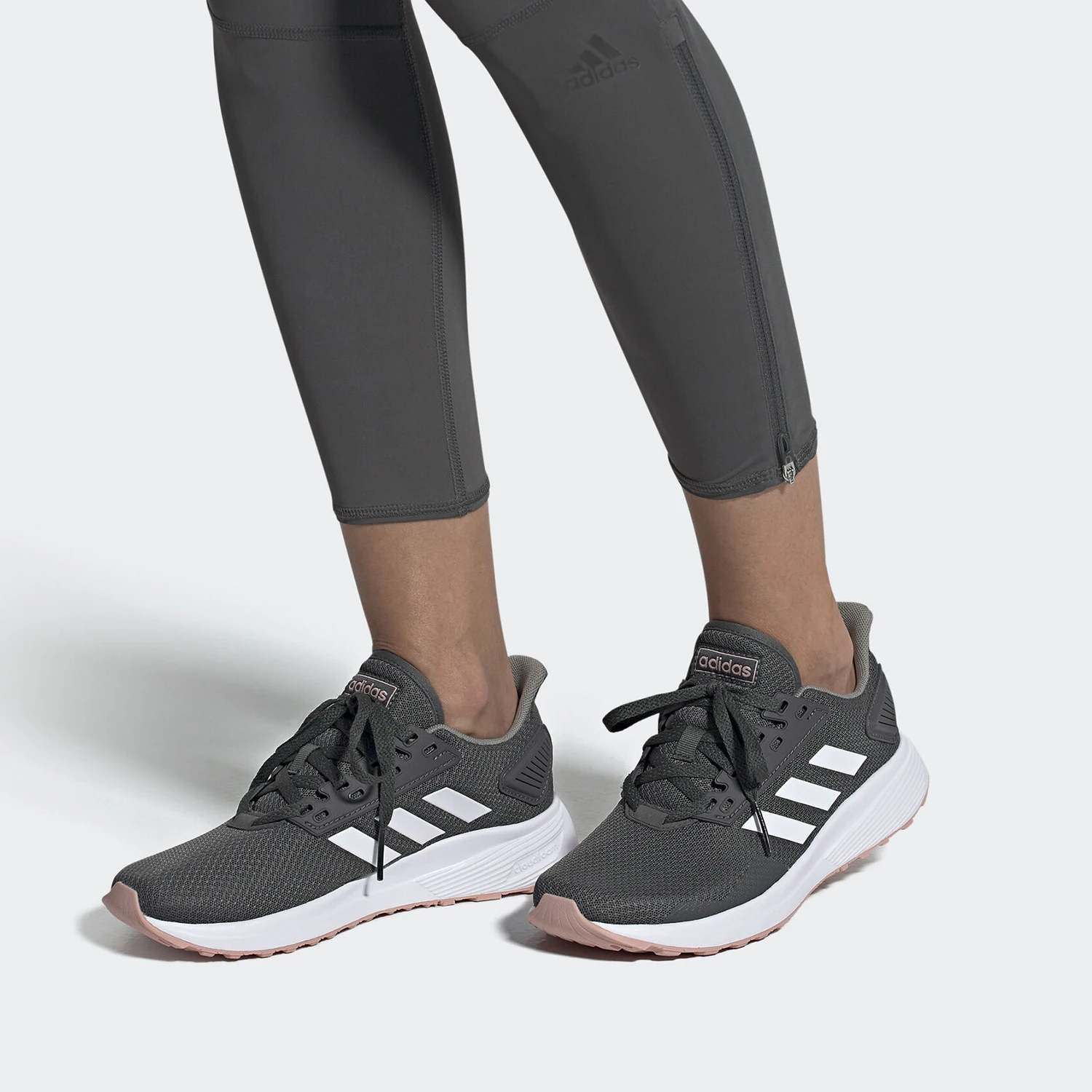 

Оригинальные женские кроссовки Adidas DURAMO 9. с сеткой и низким верхом EG8672