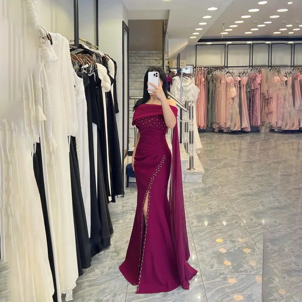 Fuchsia avondjurk voor vrouwen uit de schouder plooi zeemeermin jersey avondjurken kralen split lange formele feestjurk op maat