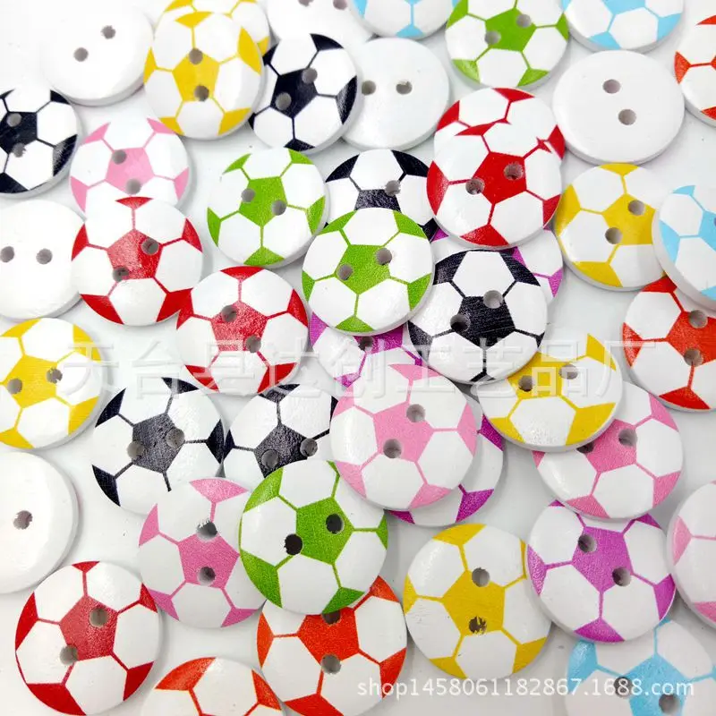 Los nuevos productos están en los estantes, botones de madera con patrón de fútbol pintados hechos a mano, bricolaje, 20MM, botones de madera, accesorios de ropa
