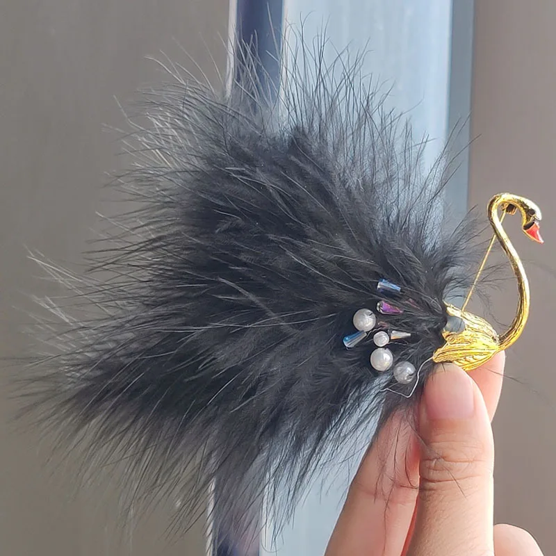 Vintage Black White Swan Feather Brooches For Women Plush Pearl Creative Bird Animal Brooch Dress Suit Lapel Pins Jewelry Gift