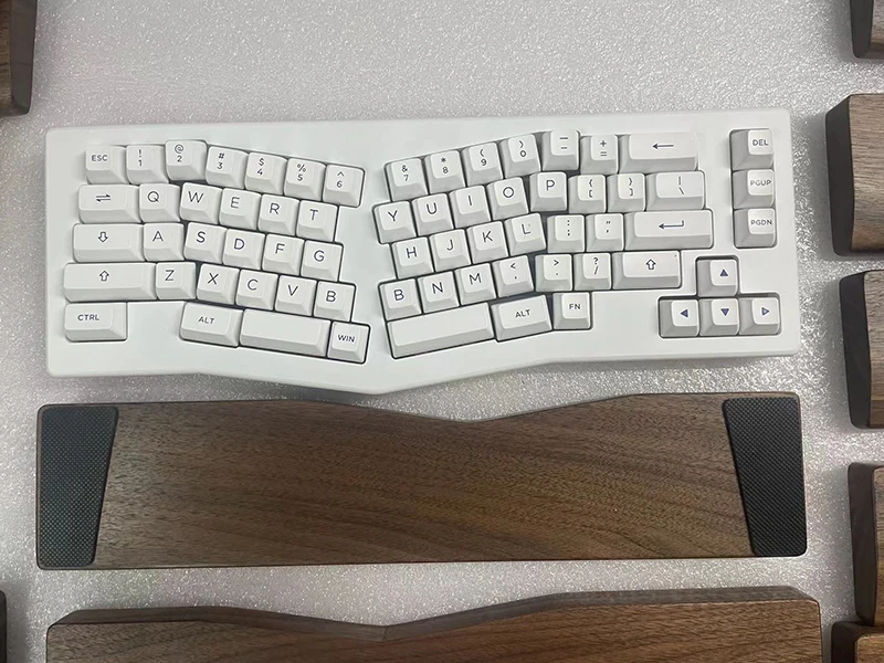 Customized Walnut Solid Wood Palm Rest for Alice Pro 68 Key Chron Q8 V10 ABM066 Mechanical Keyboard Wrist Rest Palm Stress