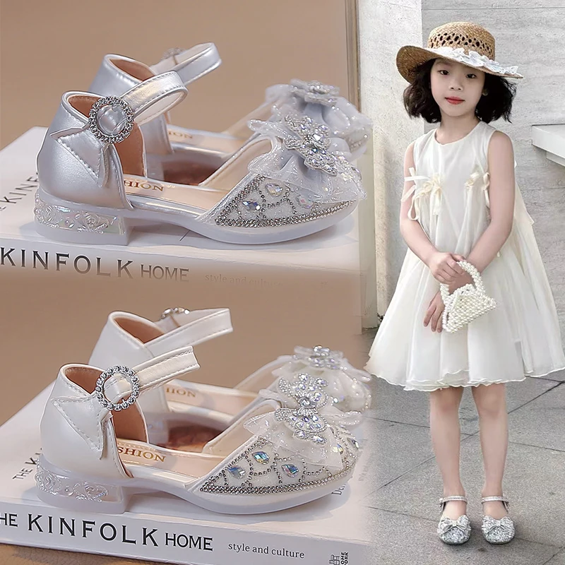 

Little Girls Crystal Sandals with Shiny Bow 2026 New Summer Kids School Performance Dance Shoes Non-slip Elegant Party Sandals
