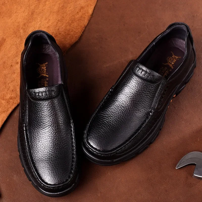 Mocassins de couro artesanal masculino, sola macia, confortável, antiderrapante, slip-on, negócios, dirigindo, casual, elegante