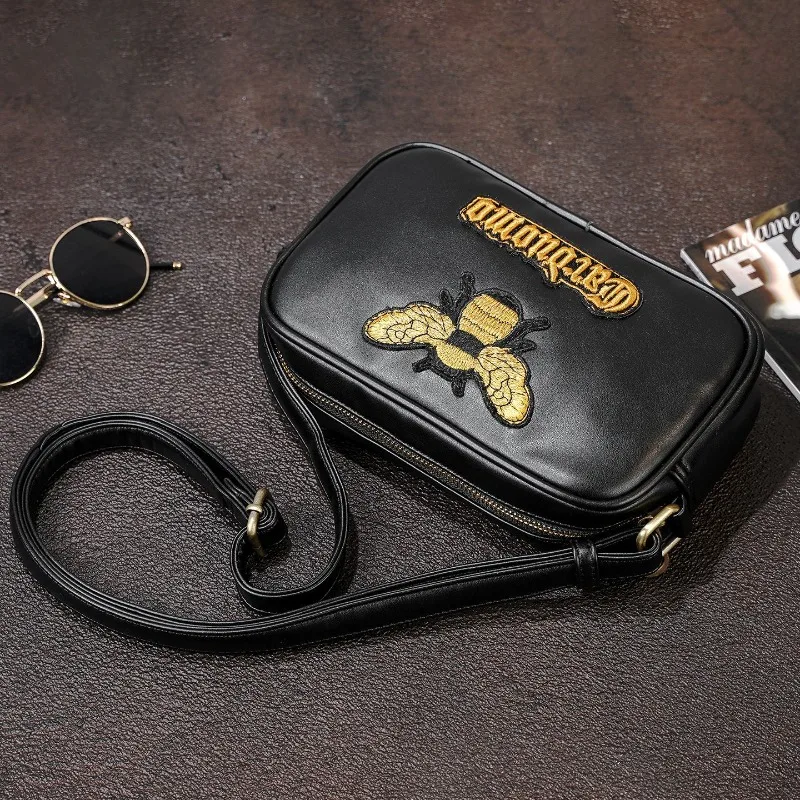 Bee Embroidery Crossbody Bag Men Fashion Shoulder Bag For Men Luxury Soft Leather Crossbody Mobile Phone Bags Daily Sling Bags