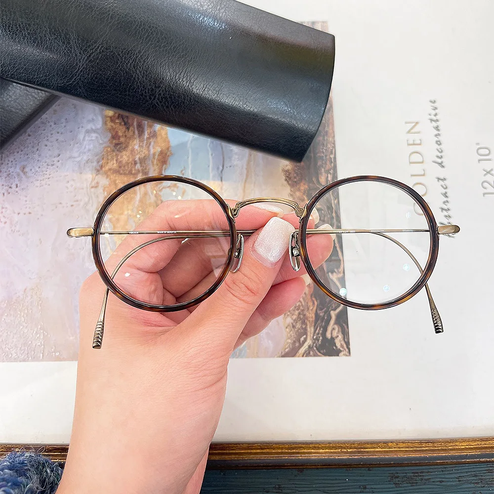 

Japanese Design Retro Trendy Oval Optical Glasses For Men and Women Lightweight Titanium with Acetate Frame Customizable lenses