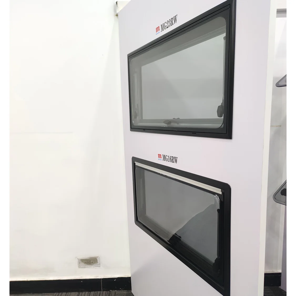 Finestra di alta qualità 1200 * 700mm piatta ad angolo retto per rimorchio da campeggio, auto, roulotte, camper, camper, con E13