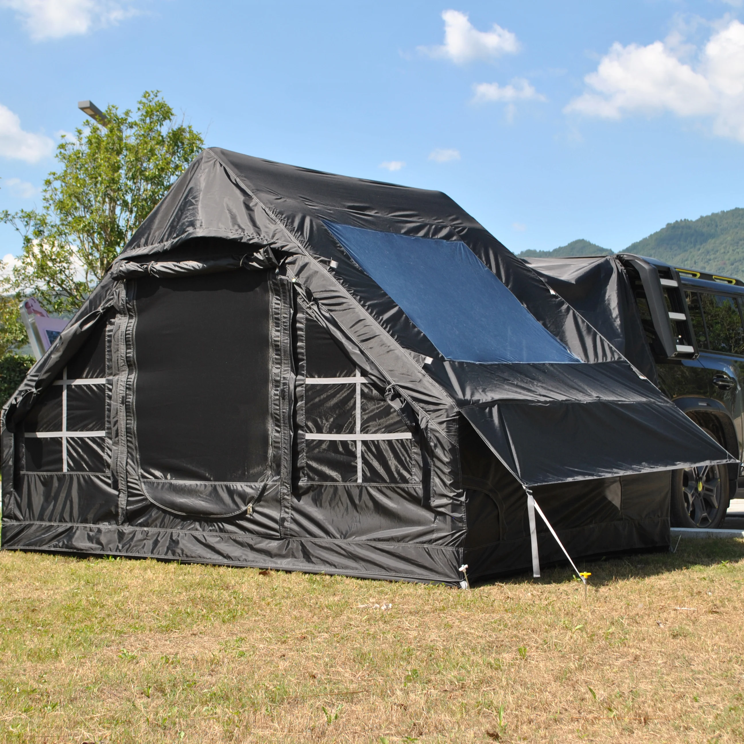 SUV Inflatable Tent, 6 Person Inflatable Tailgate Tent with Skylight, Inflatable Cabin Tent Universal Compatible with SUV, MPV