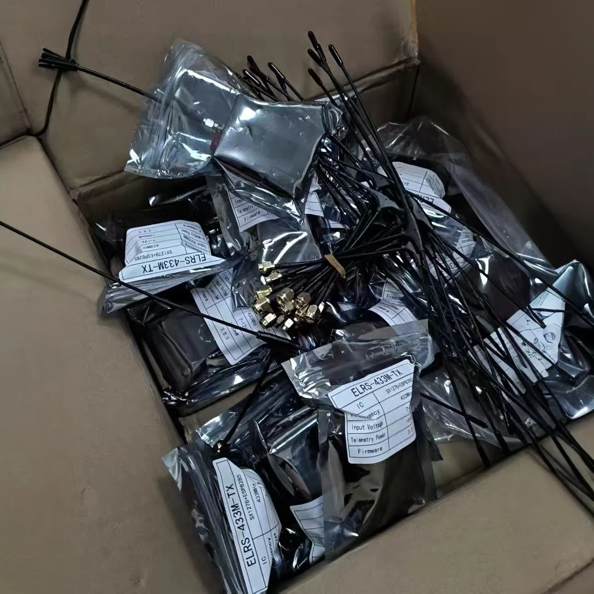 

Radiomaster TX12 Transmitter ELRS VTX 530Mhz 560Mhz 500Mhz FPV Drone Components Wireless Long Range Transmitter Module Drone