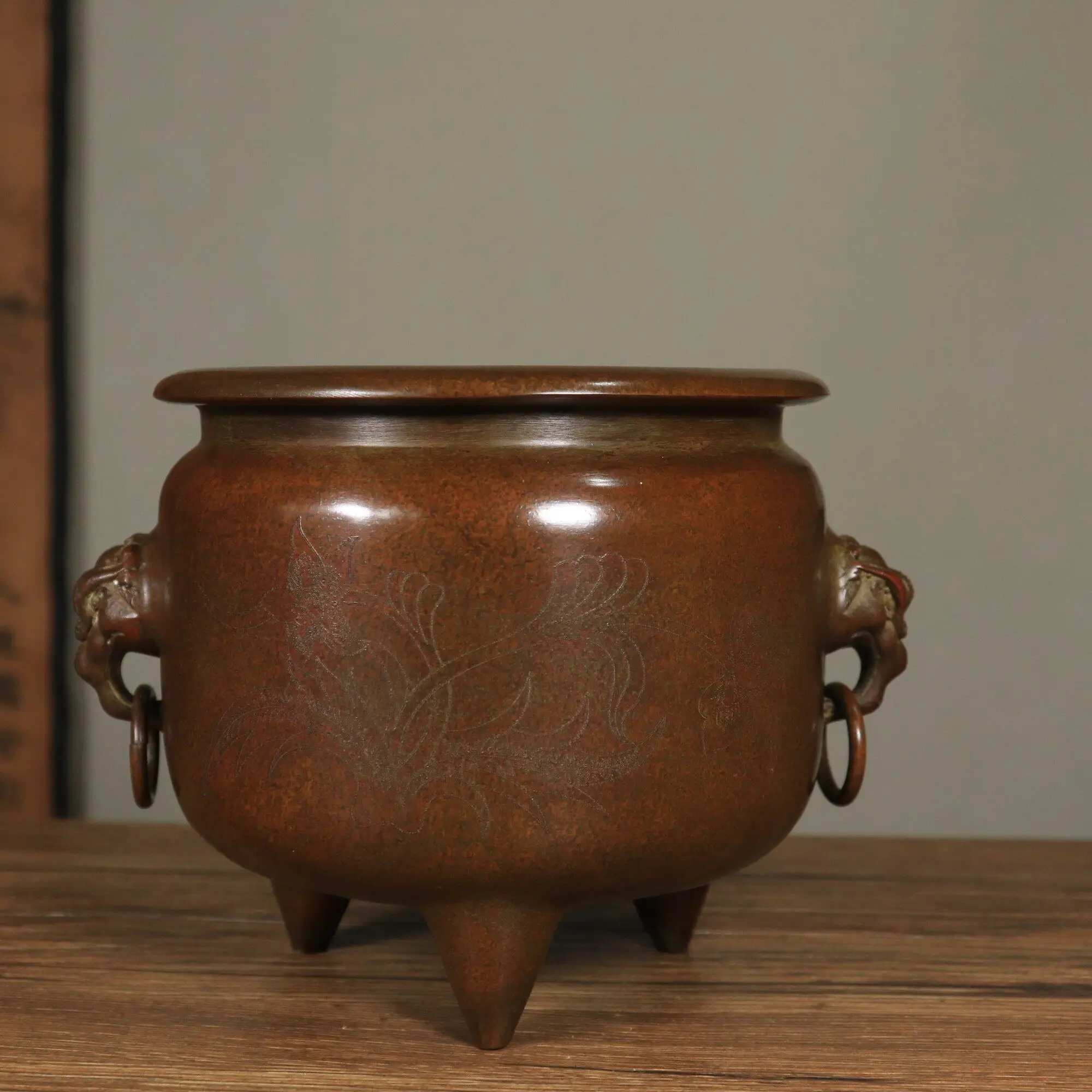 High Grade Pure Copper Three Leg Incense Burner Carved Pattern Home Worship Antique Collection With Red Patina