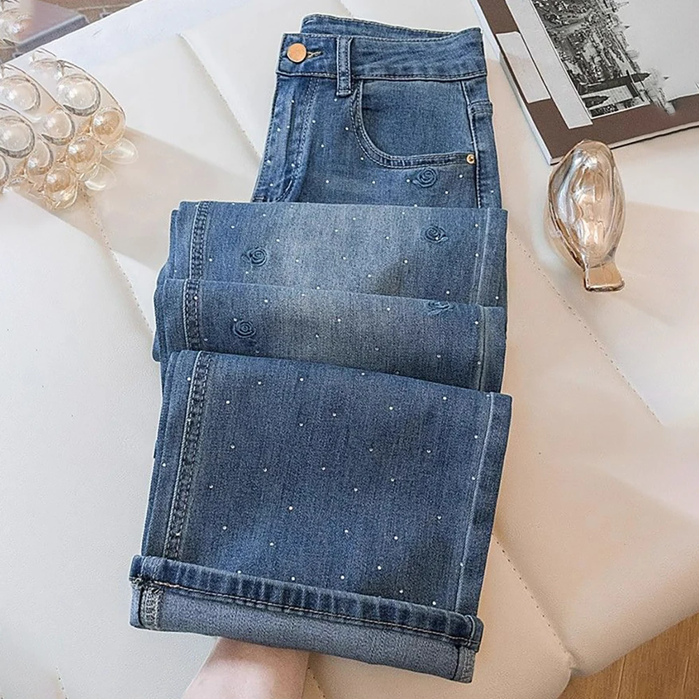 

Синие джинсы с розовой цветочной вышивкой, женские блестящие прямые джинсовые брюки с бриллиантовой заклепками, новинка 2025 года, широкие узкие брюки с высокой талией