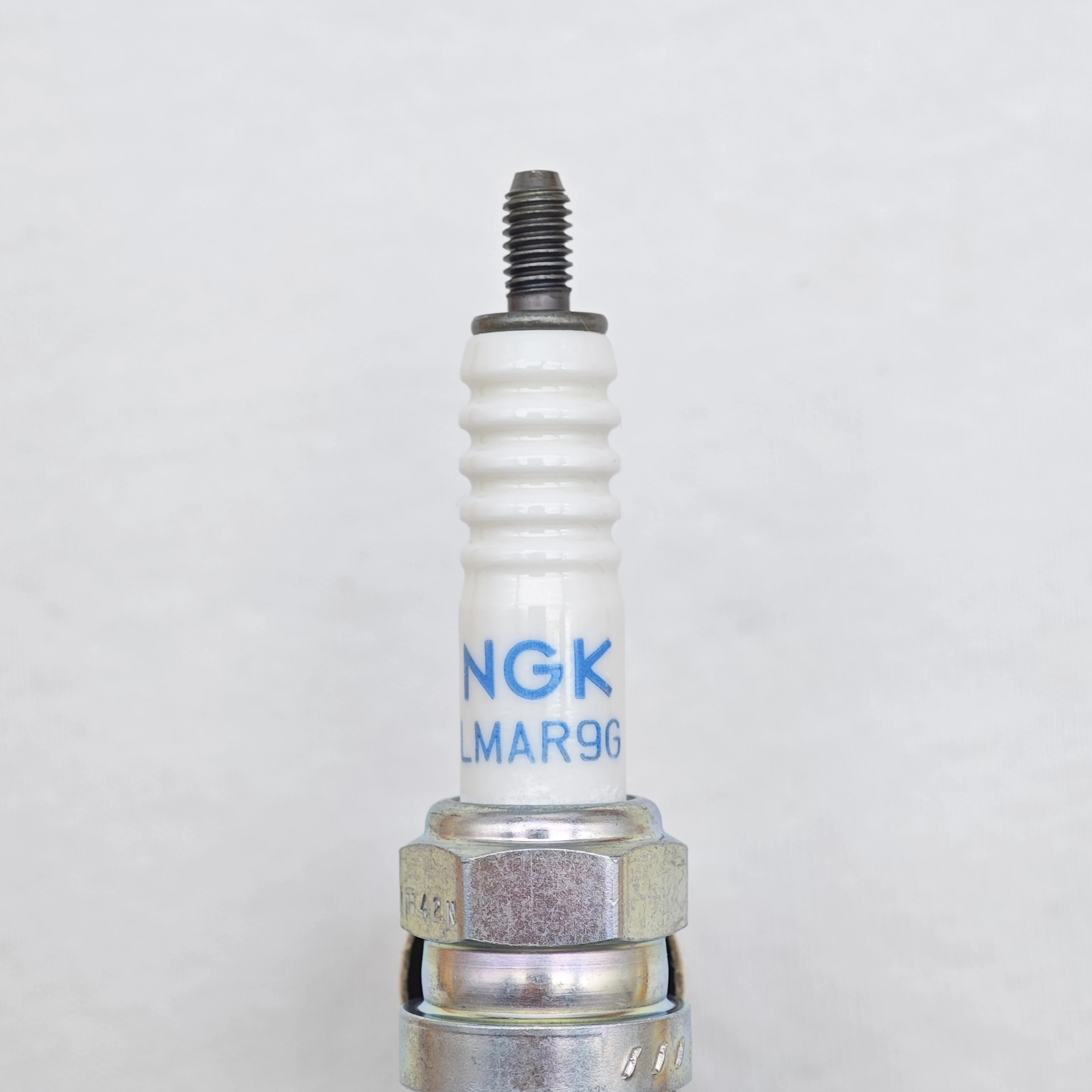 1pcs Original Spark Plug LMAR9G 97476 92222 Suitable For Some Models of EX400 NINJIA 400(2018-2020) Z400 ABS (2018-2023) etc)