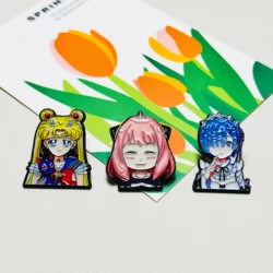 Broches de Anime Sailor Moon japoneses, alfileres de solapa para mochila, alfiler esmaltado, insignias de maletín geniales, accesorios de joyería para hombres y mujeres