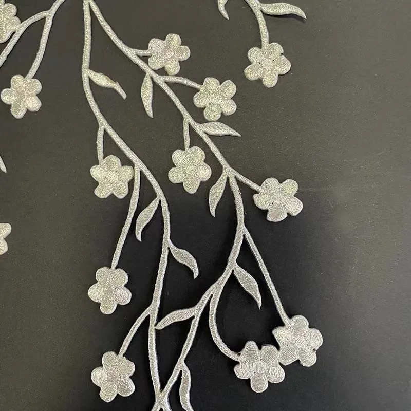 47CM/3D Stoffblumen-Applikation Kleidungsaufnäher, thermoklebend, Pflaumenblüten-Stickerei zum Aufbügeln für Kleider, Cheongsam – Detail 7