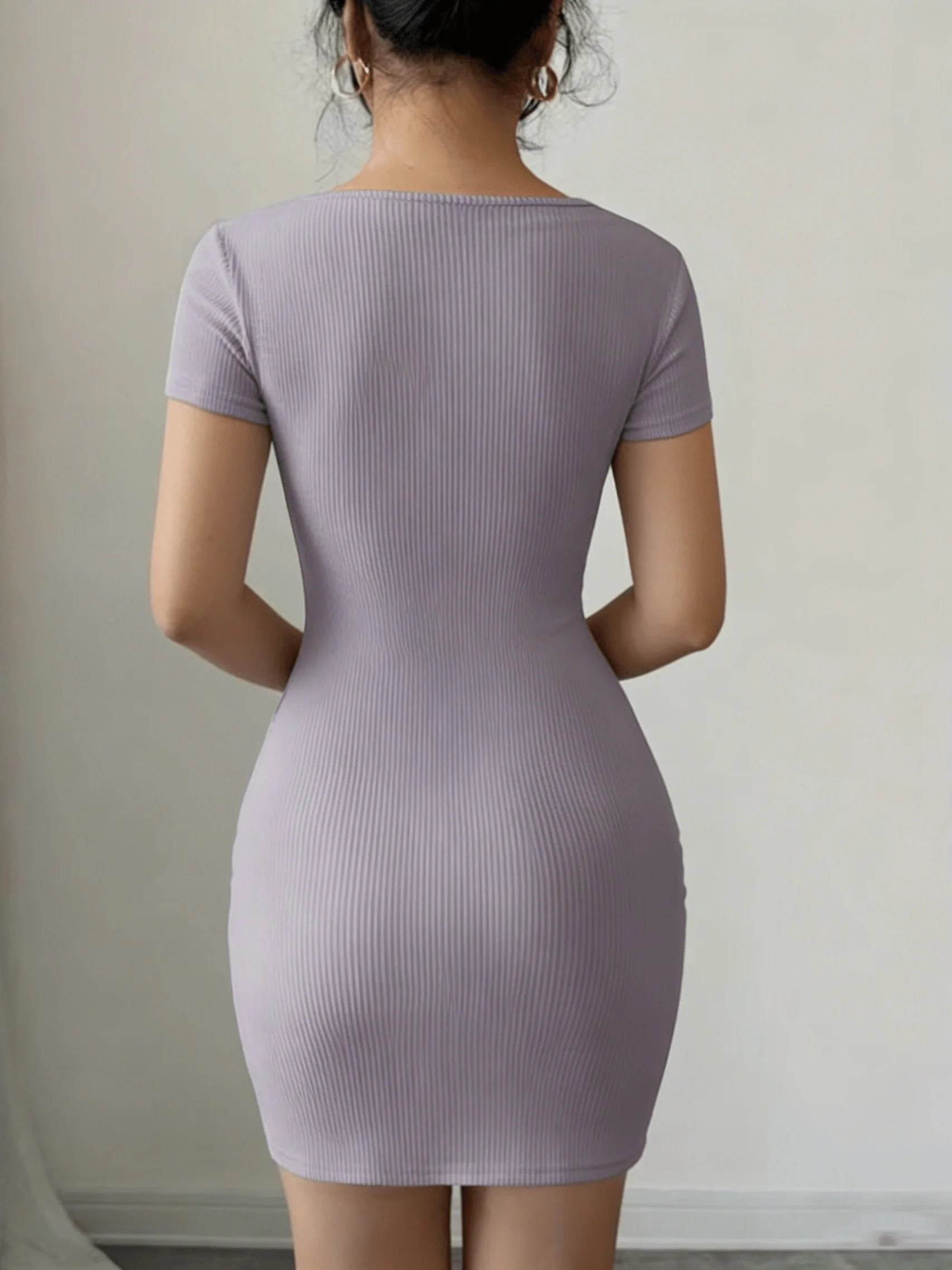 Damenkleid, lässig, elegant, einfarbig, mit Rundhalsausschnitt, kurzen Ärmeln, plissiertem Minirock, bequem und modisch – Detail 5