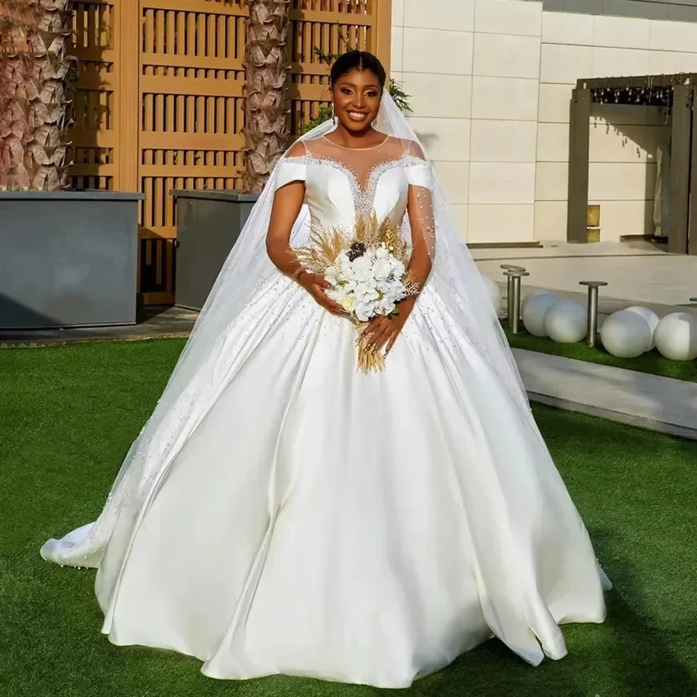 

Customized Pearls Wedding Dress for Bride Off the Shoulder Satin Ballgown Puffy Robe De Mariage Plus Size Bridal Gown